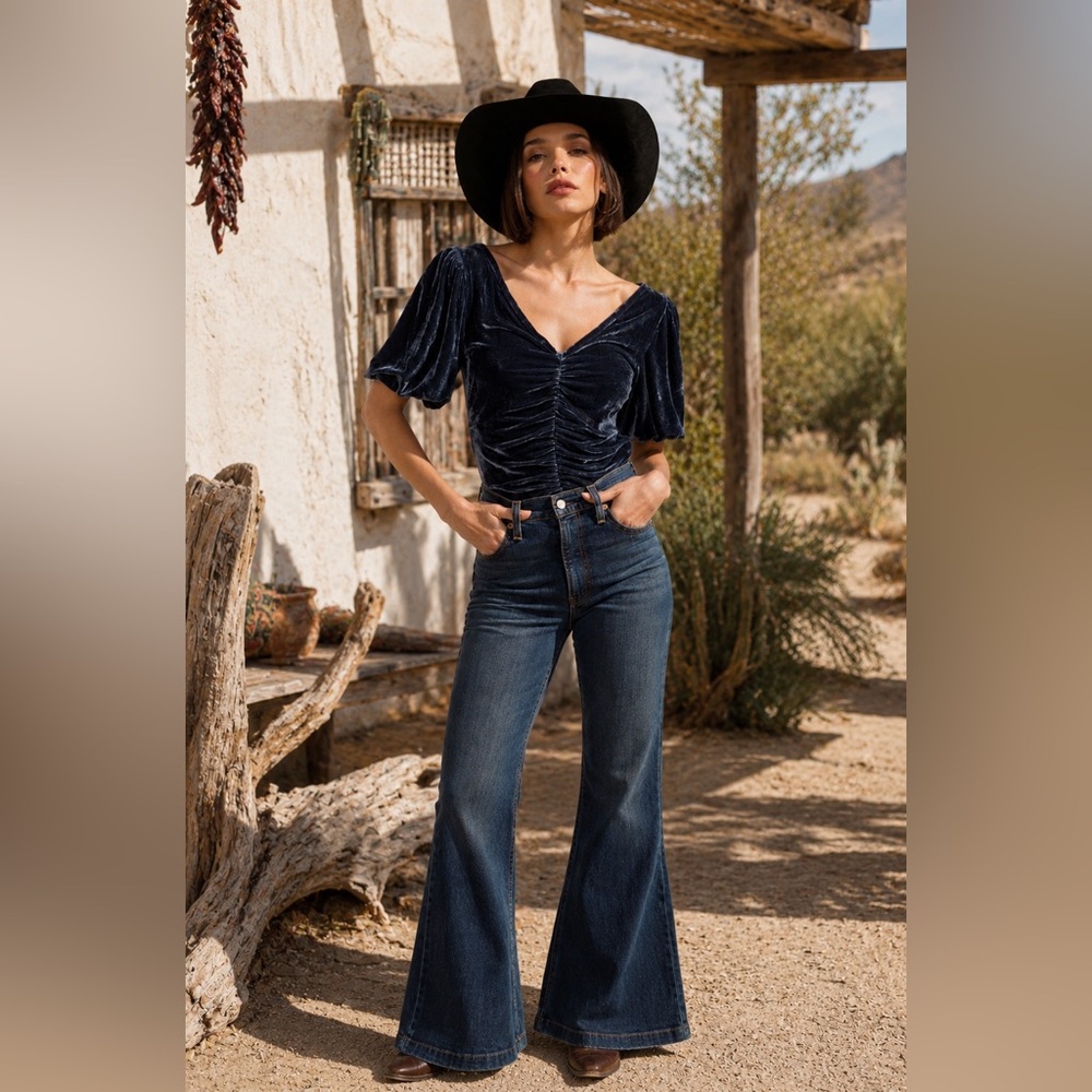 🎄FIRM PRICE🎄 Free people Women’s cupcake velvet top